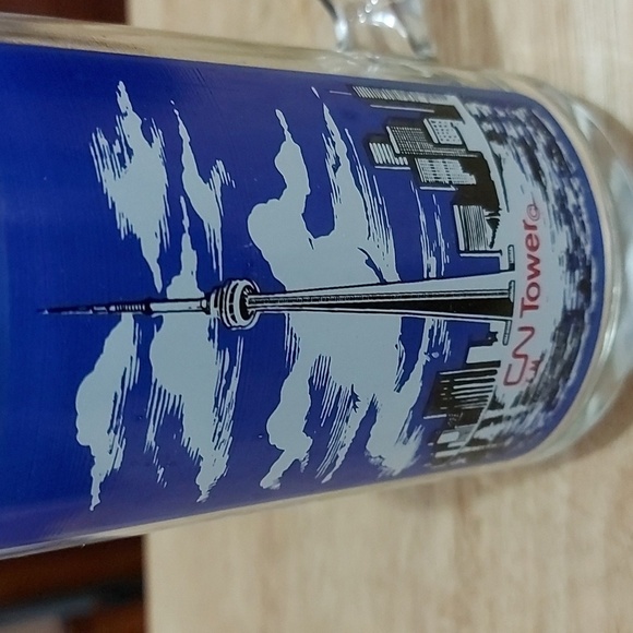 Vintage CN  Tower Souvenir Glass - Picture 2 of 6